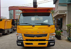 高空作業車側面照片