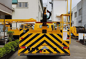 高空作業車後方平台照片